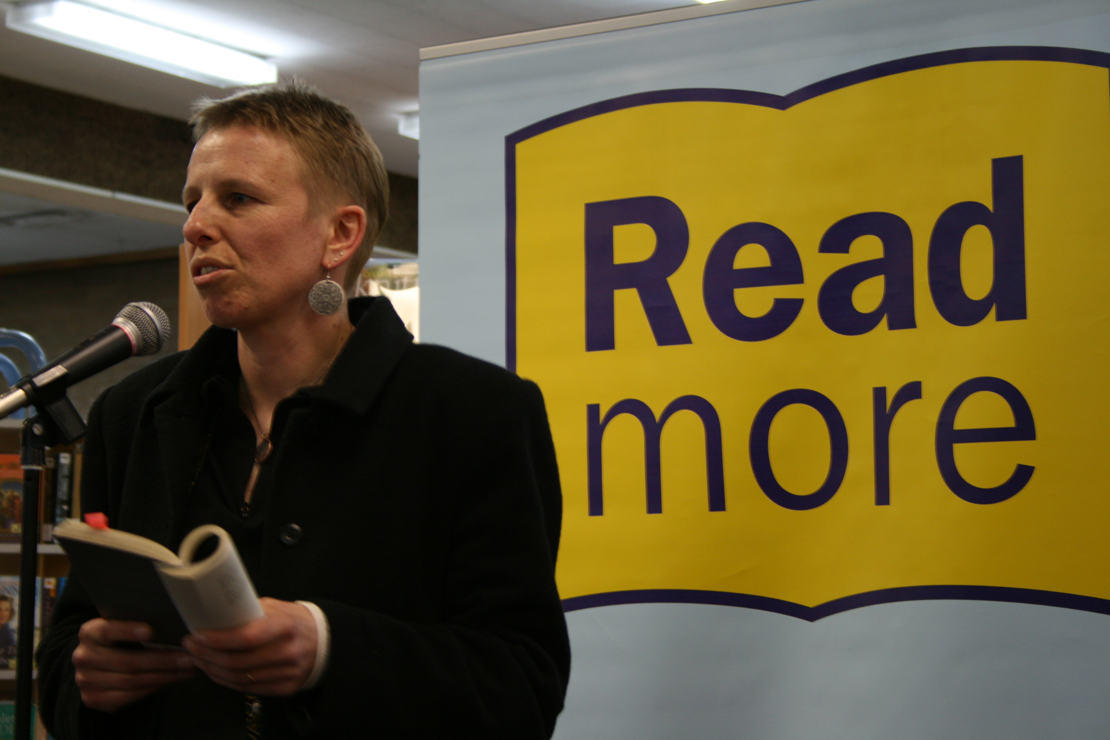 Poet Jackson reading at Moreland Library